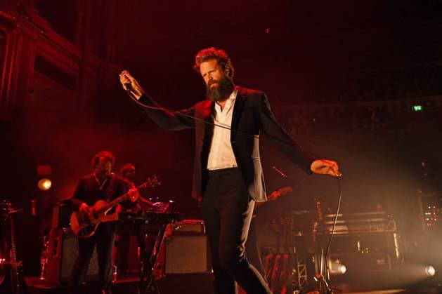 Entertainment Themen der Woche KW16 Entertainment Bilder des Tages Father John Misty performing at Royal Albert Hall LONDON, ENGLAND - APRIL 15: Father John Misty (Joshua Michael Tillman) performing at Royal Albert Hall on April 15, 2025 in London, England. CAP MAR MAR Great Britain UK Copyright: xMartinxHarris CapitalxPicturesx