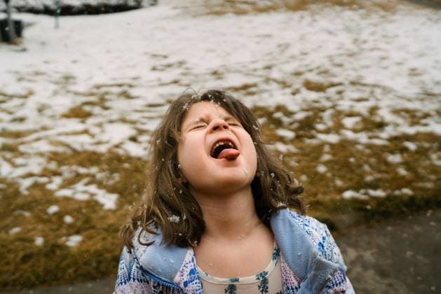 Creative Highlights Symbolfotos Girl Joyfully Catching Snowflakes on Her Tongue in a Winter Wonderland Santa Fe, New Mexico, United States R_PPFG240831-1523931-01 ,model released, Symbolfoto
