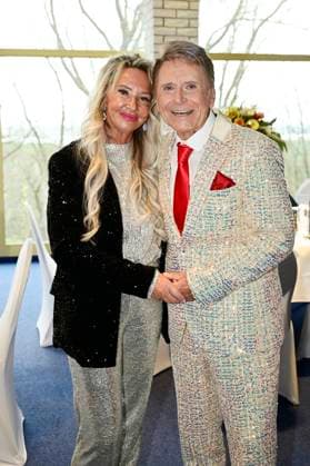 Hans-Jürgen Beyer mit Freundin Manuela Hebestreit bei der Geburtstagsgala zum 80. Geburtstag von Dagmar Frederic im Restaurant am Müggelturm. Berlin, 15.04.2025 *** Hans Jürgen Beyer with girlfriend Manuela Hebestreit at the birthday gala for Dagmar Frederics 80th birthday at the Restaurant am Müggelturm Berlin, 15 04 2025 Foto:xM.xWehnertx xFuturexImagex frederic_5470