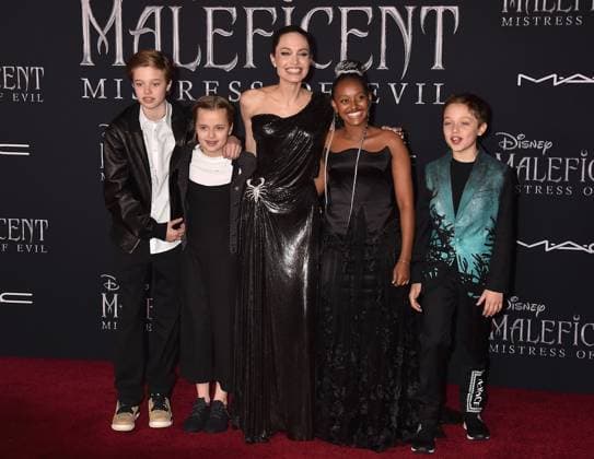 Maleficent: Mistress of Evil - World Premiere HOLLYWOOD, CA - SEPTEMBER 30: (L-R) Shiloh Nouvel Jolie-Pitt, Vivienne Marcheline Jolie-Pitt, Angelina Jolie, Zahara Marley Jolie-Pitt, and Knox LÃ on Jolie-Pitt attend the World Premiere of Disney s Maleficent: Mistress of Evil - World Premiere at El Capitan Theatre on September 30, 2019 in Los Angeles, California. CAP ROT TM TM ROT Hollywood CA USA Copyright: xTonyxMichaels ROT CapitalxPicturesx