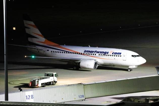 News Themen der Woche KW16 News Bilder des Tages Landung Afghanischer Flüchtlinge am Flughafen Leipzig Halle Landung Afghanischer Flüchtlinge am Flughafen Leipzig Halle Sachsen *** Landing of Afghan refugees at Leipzig Halle Airport Landing of Afghan refugees at Leipzig Halle Airport Saxony Copyright: xMatthiasxGränzdörferx