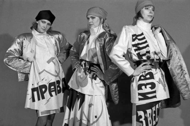 Archivbilder der Woche KW16 Tallinn fashion event 5655025 01.12.1987 The Estonian Soviet Socialist Republic. The first All-Union fashionista contest. Dresses and gowns with Soviet types and symbols by designer A. Drasienks. Roudko Tallin Estonia  Copyright: xRoudkox