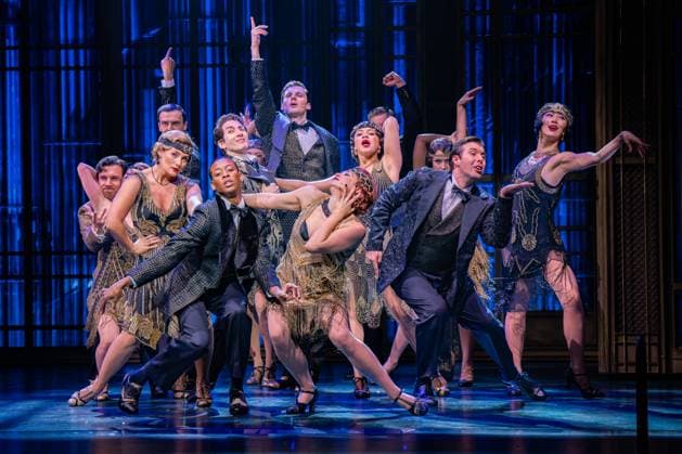 Bilder des Jahres 2025, Entertainment 04 April Entertainment Themen der Woche KW16 The Great Gatsby photo call London West End Theatre - 16 Apr 2025 Cast members seen in costume on stage performing scenes from The Great Gatsby. New musical The Great Gatsby hold a photo call on stage at London Coliseum where the show is now on. featuring cast in full costume in scenes from the production. London United Kingdom Copyright: xBonniexBritainx xSOPAxImagesx GAB03147
