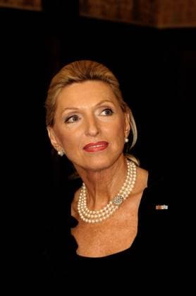 Verleihung des Leibnizringes an Ingeborg Schäuble durch Maria Elisabeth Schaeffler xgrafx Mit der Verwendung des s akzeptieren Sie die AGB von Auszug: III. Nutzungsrechte 1. Der Kunde erwirbt grundsätzlich nur ein einfaches Nutzungsrecht zur einmaligen Verwendung. 6. Der Kunde ist nicht berechtigt, die ihm eingeräumten Nutzungsrechte ganz oder teilweise auf Dritte, auch nicht auf andere Konzern- oder Tochterunternehmen, zu übertragen. *** Presentation of the Leibnizring to Ingeborg Schäuble by Maria Elisabeth Schaeffler graf MOBILTE
