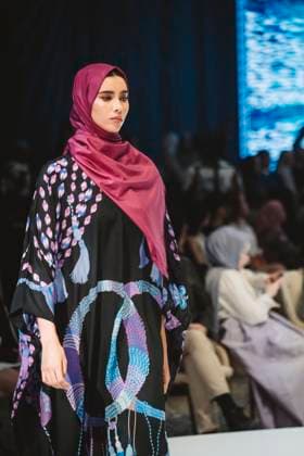 April 15, 2025, Abu Dhabi, United Arab Emirates: A model with scarf seen on stage for Imannoor. Turkish brand Imannor presented at the final show of the second day of Abu Dhabi Modest Fashion Week 2025 (14-16 April), organized by Think Fashion at St. Regis Saadiyat Island Resort. Abu Dhabi United Arab Emirates - ZUMAs197 20250415_aaa_s197_611 Copyright: xValeriaxFerrarox