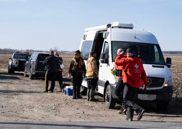 April 17, 2025, Godmanchester, Pq, CANADA: Surete du Quebec and RCMP officers arrive back at a command post after searching for a woman and her two children who are missing crossing the border into Canada illegally overnight in Godmanchester, Que., on Thursday, April 17, 2025. Godmanchester CANADA  - ZUMAc35_ 20250417_zaf_c35_060 Copyright: xChristinnexMuschix