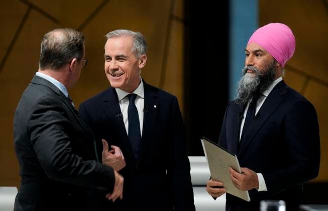 April 17, 2025, Montreal, Quebec, Canada: Bloc Quebecois Leader Yves-Francois Blanchet, left to right, Liberal Leader Mark Carney and New Democratic Party Leader Jagmeet Singh talks following the English-language federal leaders debate in Montreal, Thursday, April 17, 2025. Montreal Canada  - ZUMAc35_ 20250417_zaf_c35_167 Copyright: xAdrianxWyldx