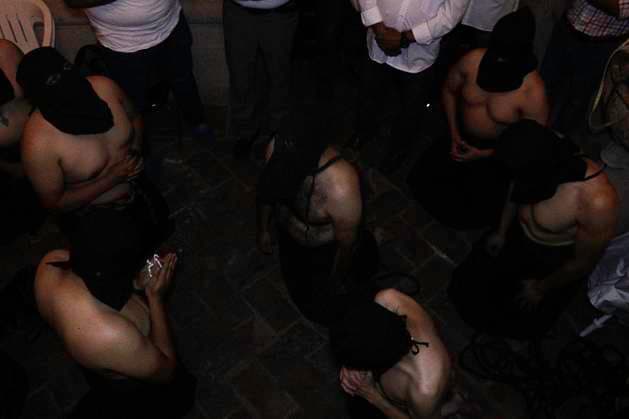 April 17, 2025, Chilpancingo, Guerrero, Mexico: Penitents belonging to the brotherhoods of the Catholic faith participate year after year in the Holy Week Stations of the Cross in Taxco, Mexico, carrying blackberry poles and flagellating themselves, thus fulfilling a mandate. This characterizes this liturgy in one of the most populous cities in Mexico. Chilpancingo Mexico - ZUMAj170 20250417_zip_j170_008 Copyright: xDavidxJuarezx