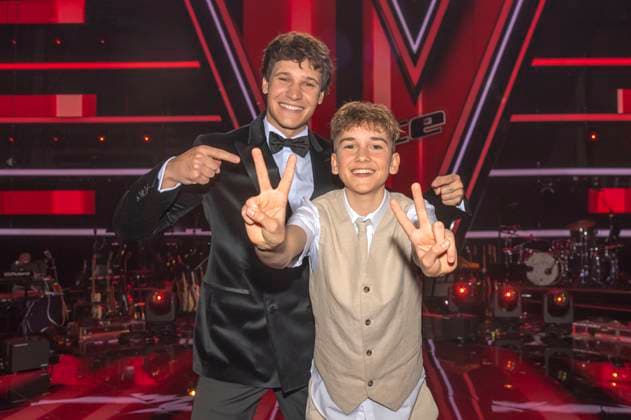 Entertainment Themen der Woche KW16 Entertainment Bilder des Tages Wincent Weiss und Neo beim Photocall mit den Finalisten und Coaches der 13. Staffel der TV-Show The Voice Kids im Studio H Berlin-Adlershof. Berlin, 18.04.2025 *** Wincent Weiss and Neo at the photocall with the finalists and coaches of the 13th season of the TV show The Voice Kids at Studio H Berlin Adlershof Berlin, 18 04 2025 Foto:xM.xBehrensx xFuturexImagex voice_kids_5404