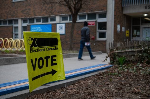 Parlamentswahl in Kanada, Vorwahlen April 18, 2025, Toronto, On, CANADA: Elections Canada signage is seen at an advance polling location, in Toronto, Friday, April 18, 2025. Toronto CANADA  - ZUMAc35_ 20250418_zaf_c35_029 Copyright: xLauraxProctorx