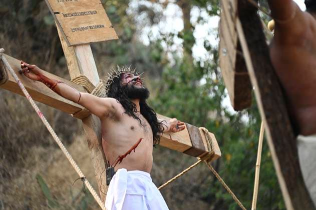 News Themen der Woche KW16 News Bilder des Tages An actor performing Jesus Christ re-enacts the passion of Christ in the Good Friday procession during the Holy Week celebrations. People of the municipality of Metepec in the State of Mexico celebrate the 54th annual Passion Of Christ procession. on April 18, 2025 in Metepec, Mexico. Metepec Mexico - ZUMAe321 20250418_zia_e321_075 Copyright: xCarlosxTischlerx
