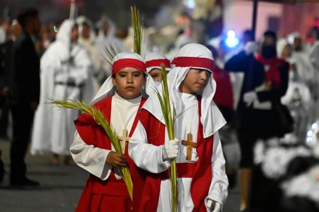 Good Friday Silence Procession in Toluca Hooded penitents carry torches and take a vow of silence as taking part during the Good Friday procession. As Easter approaches, honors one of the solemn religious traditions, the funeral march, know as Silence Procession reenacting the burial of Christ. on April 18, 2025 in Toluca, Mexico. (Photo by Carlos Tischler Eyepix Group) Copyright: xCarlosxTischler xEyepixxGroupx CT_18042025_152368