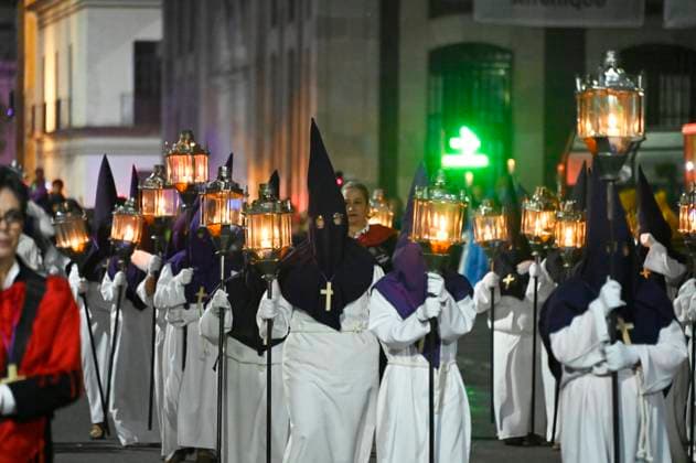 Good Friday Silence Procession in Toluca Hooded penitents carry torches and take a vow of silence as taking part during the Good Friday procession. As Easter approaches, honors one of the solemn religious traditions, the funeral march, know as Silence Procession reenacting the burial of Christ. on April 18, 2025 in Toluca, Mexico. (Photo by Carlos Tischler Eyepix Group) Copyright: xCarlosxTischler xEyepixxGroupx CT_18042025_152372