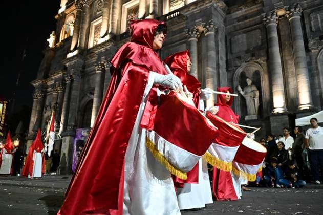 Good Friday Silence Procession in Toluca Hooded penitents carry torches and take a vow of silence as taking part during the Good Friday procession. As Easter approaches, honors one of the solemn religious traditions, the funeral march, know as Silence Procession reenacting the burial of Christ. on April 18, 2025 in Toluca, Mexico. (Photo by Carlos Tischler Eyepix Group) Copyright: xCarlosxTischler xEyepixxGroupx CT_18042025_152389