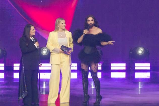 Die Beatrice Egli Show, TV-Show im Studio Adlershof, Berlin, 08.04.2025 Marianne Rosenberg, Beatrice Egli und Conchita Wurst bei der Beatrice Egli Show im Studio Berlin Adlershof am 08.04.2025. Die Ausstrahlung erfolgt am Ostersamstag, 19. April 2025, 20:15 Uhr, im Ersten. Berlin Studio Adlershof Berlin Deutschland *** The Beatrice Egli Show, TV Show in Studio Adlershof, Berlin, 08 04 2025 Marianne Rosenberg, Beatrice Egli and Conchita Wurst at the Beatrice Egli Show in Studio Berlin Adlershof on 08 04 2025 The broadcast will take place on Easter Saturday, April 19, 2025, 8 15 p.m., in the First Berlin Studio Adlershof Berlin Germany Copyright: xGüntherxDornx