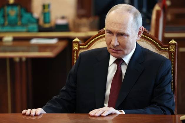 News Themen der Woche KW16 News Bilder des Tages Russia Putin 8905500 19.04.2025 Russian President Vladimir Putin attends a meeting with Chief of the General Staff of the Russian Armed Forces Valery Gerasimov at the Kremlin, in Moscow, Russia. Vyacheslav Prokofyev POOL Moscow Russia  Copyright: xVyacheslavxProkofyevx