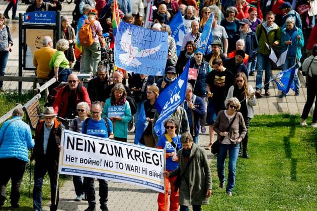 News Themen der Woche KW16 News Bilder des Tages marche pour la paix franco allemande PHOTOPQR DNA Franck Kobi Kehl 19 04 2025 Les participants lors de la marche pour la paix franco allemande à Kehl le 19 avril 2025 Kehl, Germany, april 19th 2025 Franco German peace march Kehl France  Copyright: xPHOTOPQR DNA MAXPPPxFranckxKobix 20250419DNA3185 20250419DNA3185