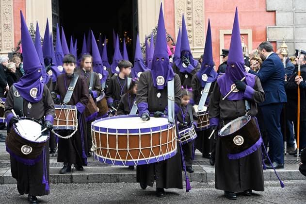 News Themen der Woche KW16 News Bilder des Tages The procession of La Soledad in Madrid is suspended due to bad weather Bad weather forces to suspend the procession of La Soledad They have decided to keep the meeting with the Recumbent Christ in front of the Church of the Royal Conception of Calatrava on April 19, 2025, in Madrid Spain PROCESSION SEMANA SANTA Madrid Madrid Madrid Spain  Copyright: xFranciscoxGuerrax 6655895