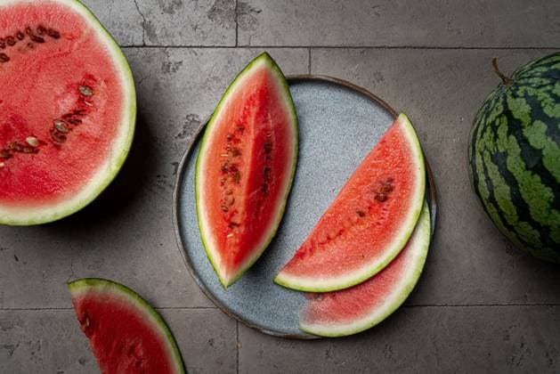 Frische Bio-Wassermelone Fresh organic watermelon with a slices on gray background, top view (License=RF) Copyright: xZoonar.com TatianaxGoskovax 23204053