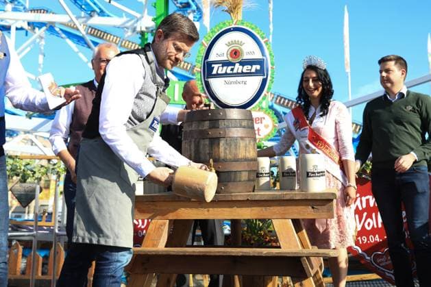 News Themen der Woche KW16 Eröffnung des Nürnberger Frühlingfestes OB Marcus König und Volksfestkönigin Christina Späth bei der Eröffnung des Nürnberger Frühlingfestes in Nürnberg Bayern Deutschland *** Opening of the Nuremberg Spring Festival Mayor Marcus König and Volksfest Queen Christina Späth at the opening of the Nuremberg Spring Festival in Nuremberg Bavaria Germany Copyright: xMatthiasxGränzdörferx