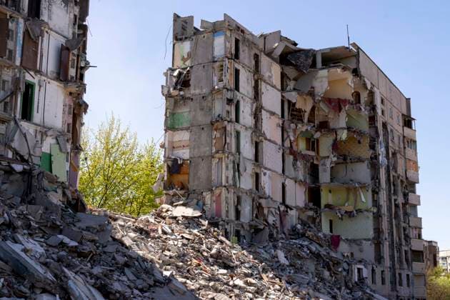 Bilder des Jahres 2025, News 04 April Destroyed Apartment Complex on the outskirts of Kharkiv™s Saltivka District. Starting in 2022, the Russians shelled the city of Kharkiv, but especially Saltivka District regularly, as it™s located about 30 kilometres from Russia and about 20 kilometres from the current frontline. Kharkiv Kharkiv Oblast Ukraine
