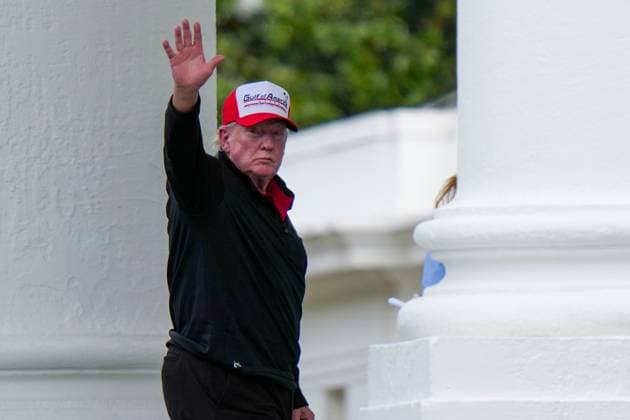 News Themen der Woche KW16 April 20, 2025, Washington, District of Columbia, USA: President DONALD TRUMP returns from his golf club in Virginia on Sunday, April 20, 2025. The President and First Lady will host the White House Easter Egg Roll on Monday at the White House. Washington USA - ZUMAl312 20250420_znp_l312_011 Copyright: xAndrewxLeydenx