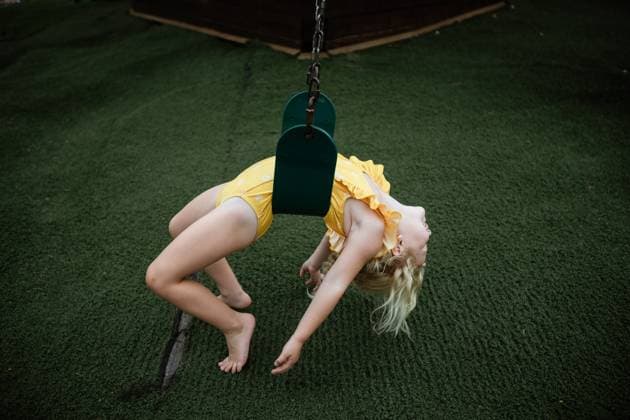 Creative Highlights Symbolfotos Giggling young child being silly on playground swing Potosi, Missouri, United States CR_WEKW250416-1705895-01 ,model released, Symbolfoto