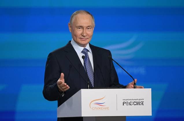 News Themen der Woche KW17 News Bilder des Tages Russia Putin Municipal Service Awards 8907137 21.04.2025 Russian President Vladimir Putin speaks during a ceremony for the Sluzhenie All-Russian Municipal Service Awards at the Russia National Centre in Moscow, Russia. Ramil Sitdikov Sputnik Moscow Russia  Copyright: xRamilxSitdikovx