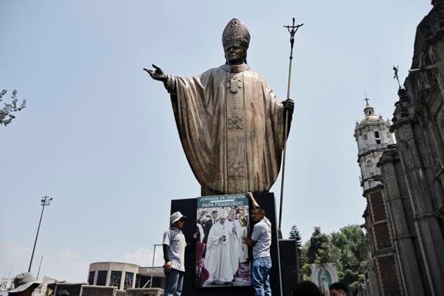April 21, 2025, Mexico, Cdmx, Mexico: Today, the Catholic Church mourns the death of Pope Francis at the age of 88 (1936-2025). He was hospitalized a few weeks ago but has been improving, until today s events. The world s most important churches rang their bells 100 times, and in Mexico, the Basilica of Guadalupe held a midday mass to pray for the eternal rest of the main representative of Catholicism. At the altar outside the Basilica, devotees placed floral arrangements and lit candles in memory of the Holy Father. Mexico Mexico - ZUMAp204 20250421_zip_p204_007 Copyright: xJosuexPerezx