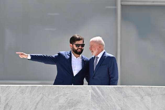 News Themen der Woche KW17 News Bilder des Tages BRASÍLIA, DF - 22.04.2025: PRESIDENTE LULA RECEBE GABRIEL BORIC - Photo, President Lula and Gabriel Boric, President of Chile. This Tuesday (22) President Lula receives a visit from Gabriel Boric, President of Chile at the Planalto Palace. x2725950x  TonxMolina
