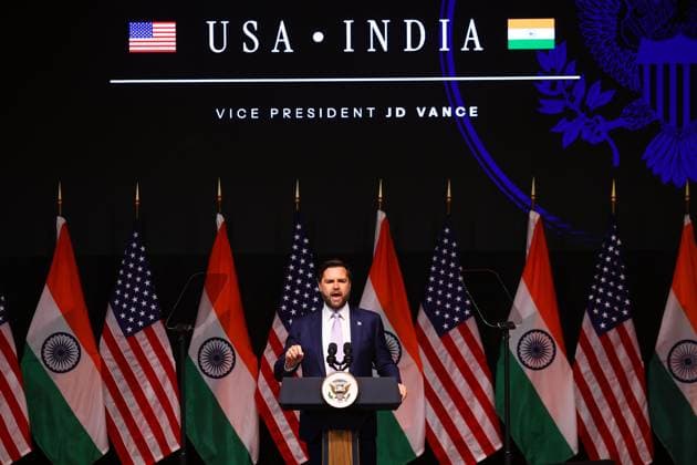 News Themen der Woche KW17 News Bilder des Tages US Vice President J.D Vance In Jaipur US Vice President J.D. Vance addresses a gathering at Rajasthan International Centre in Jaipur, Rajasthan, India, Tuesday, April 22, 2025. (Photo By Vishal Bhatnagar NurPhoto) Jaipur Rajasthan India  Copyright: xVishalxBhatnagarx originalFilename: bhatnagar-notitle250422_npQ8r.jpg