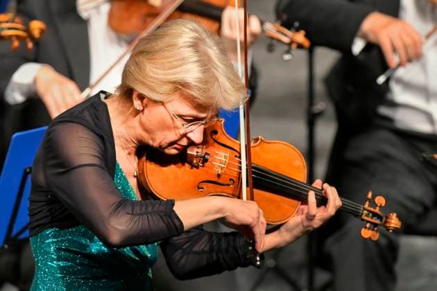 The Dresden Philharmonic symphony orchestra opened the 56th Antonin Dvorak Music Festival, in Pribram, Czech Republic, on April 22, 2025. Violinist Antje Weithaas. (CTKxPhoto MiroslavxChaloupka) CTKPhotoP2025042207893  CTKPhotoP2025042207893