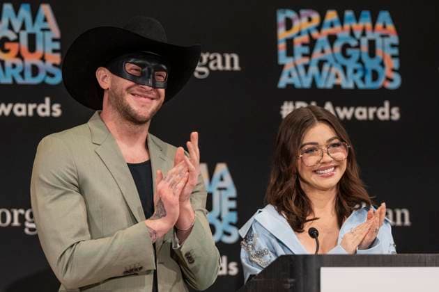 Entertainment Themen der Woche KW17 Entertainment Bilder des Tages April 22, 2025, Bronx, New York, USA: Orville Peck and Sarah Hyland wearing dress by Georges Hobeika make announcement for 91st Annual Drama League Award Nominations Announcement at New York Public Library for Performing Arts on April 22, 2025 Bronx USA - ZUMAr339 20250422_znp_r339_008 Copyright: xLevxRadinx