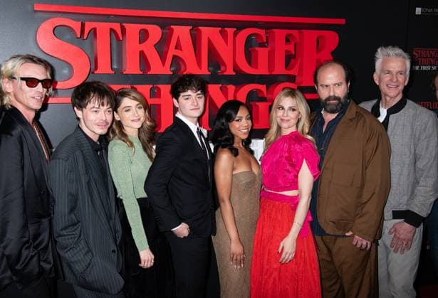 Bilder des Jahres 2025, Entertainment 04 April Entertainment Themen der Woche KW17 Entertainment Bilder des Tages Arrivals for the New York Broadway opening night of Stranger Things: The First Shadow Featuring: Jamie Campbell Bower, Charlie Heaton, Natalia Dyer, Noah Schnapp, Priah Ferguson, Cara Buono, Brett Gelman and Matthew Modine Where: New York, New York, United States When: 22 Apr 2025 Credit: Janet Mayer INSTARimages.com EDITORIAL USE ONLY. NOT FOR USE BY NEWSPAPERS BASED IN THE UK. Copyright: xx instar54681855