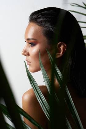 Creative Highlights Symbolfotos Beauty portrait for tanned girl with make-up and wet hair in palm leav Moscow, Moscow, Russia R_EVST210512B-742690-01 ,model released, Symbolfoto