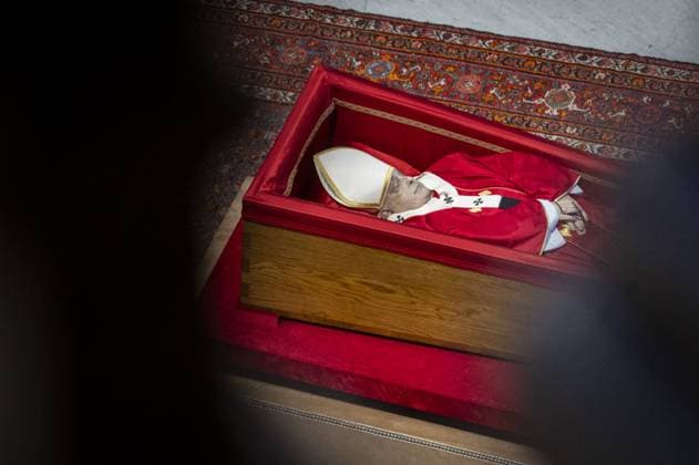News Themen der Woche KW17 News Bilder des Tages Rome, St. Peter s Square St. Peter s Square Transfer of the body of Pope Francis to the basilica Rome, St. Peter s Square St. Peter s Square Transfer of the body of Pope Francis to the basilica ROME ITALY Italy  Copyright: xIPA ABACAx
