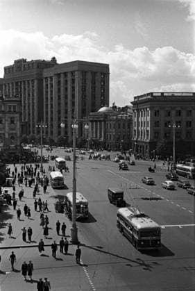 Moscow panorama 8908563 12.06.1955 The Marx Avenue (now Okhotny Ryad Street) in Moscow. Center: the USSR State Planning Committee (now the Russian State Duma). Yakov Berliner Moscow Russia  Copyright: xYakovxBerlinerx
