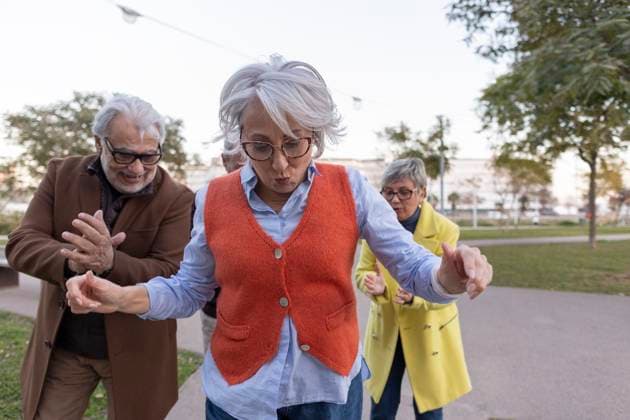 Creative Highlights Symbolfotos Seniors enjoying a playful moment outdoors in a park model released, Symbolfoto, ALZF01177