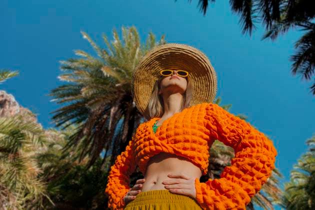 Creative Highlights Symbolfotos Stylish woman on vacation surrounded by palm trees in the Mediterranean model released, Symbolfoto, VSNF03027