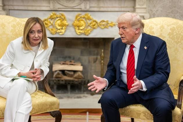 April 17, 2025, Washington, District of Columbia, USA: President Donald Trump holds a bilateral meeting with Prime Minister Giorgia Meloni of Italy, Thursday, April 17, 2025, in the Oval Office. Washington USA - ZUMAz03_ 20250417_shc_z03_758 Copyright: xWhitexHousex