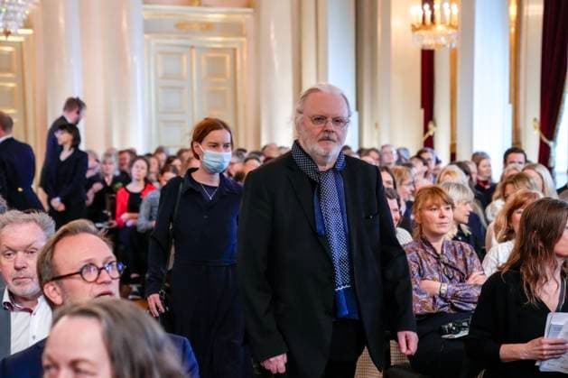 Ankesak i Baneheia-saken Bergen 20250424. Jostein Sorstronen i samtale med Arne Bernt Paulsen og Ada Sofie Austegard under behandlingen av ankesaken mot Jan Helge Andersen i Baneheia-saken i Gulating lagmannsrett i Bergen. Tingretten konkluderte tidligere med at Andersen alene sto bak voldtekt og drap pa Stine Sofie Sorstronen (8) og Lena Slogedal Paulsen (10) den 19. mai 2000. Foto: Ole Berg-Rusten NTB Bergen Norge VRbMNYqrEgg EDITORIAL USE ONLY Ref:VRbMNYqrEgg.jpg Copyright: xOlexBerg-Rustenx xNTBx