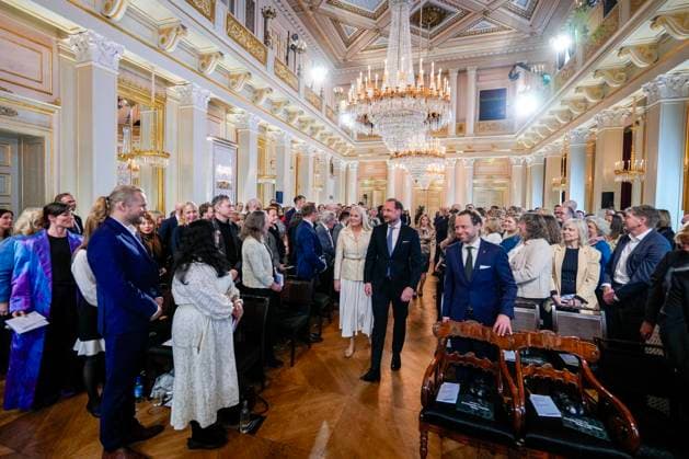 Fosse-fest pa Slottet Oslo 20250424. Kronprinsesse Mette-Marit hedrer nobelprisvinner Jon Fosse med historiens forste Fosseforedrag og Fosseprisen under en seremoni i den store festsal pa Slottet. Kronprinsessen deler ogsa ut den nyopprettede Fosseprisen for oversettere til tyske Hinrich Schmidt-Henkel. Foto: Heiko Junge NTB POOL Oslo Norge pw6L8j9czSY EDITORIAL USE ONLY Ref:_BNC_POLpw6L8j9czSY.jpg Copyright: xHeikoxJungex xNTBx
