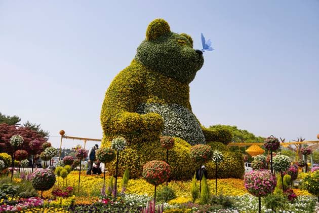 News Themen der Woche KW17 News Bilder des Tages (250424) -- GOYANG, April 24, 2025 -- An installation is pictured during a media preview of International Horticulture Goyang Korea, an international flower exhibition, in Goyang, Gyeonggi Province of South Korea, on April 24, 2025. The exhibition will be held from April 25 to May 11 here this year. (Photo by Xinhua) SOUTH KOREA-GOYANG-FLOWER EXHIBITION JunxHyosang 