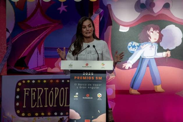 47th edition of the SM awards for children s and young adult literature El Barco de Vapor and Gran Angular at the Real Casa de Correos, in Madrid - 24 Apr 2025 Queen Letizia speaks at the presentation ceremony for the 47th annual SM Children s and Young Adult Literature Awards, El Barco de Vapor and Gran Angular, at the Real Casa de Correos in Madrid. Madrid Spain Copyright: xDavidxCanalesx xSOPAxImagesx DCReinaLeticiaSM250425-49