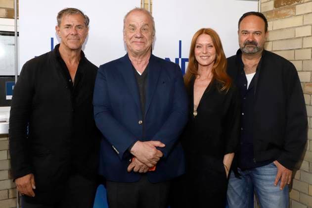 Entertainment Themen der Woche KW17 Entertainment Bilder des Tages Sven Martinek, Hubertus Meyer Burckhardt, Esther Schweins und Tom Keune bei der Preview der NDR Doku Der Norden zwischen Petticoat und Spätheimkehrern im Holi Kino. Hamburg, 24.04.2025 *** Sven Martinek, Hubertus Meyer Burckhardt, Esther Schweins and Tom Keune at the preview of the NDR documentary Der Norden zwischen Petticoat und Spätheimkehrern at Holi Kino Hamburg, 24 04 2025 Foto:xgbrcix xFuturexImagex norden_5433