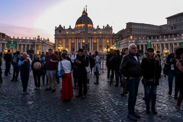 News Themen der Woche KW17 News Bilder des Tages A general view of the dome of Saint Peter s Basilisca, where Pope Francis lies in state, Italy April 20, 2025 DSCF6114 Copyright: xAntonioxBalascox