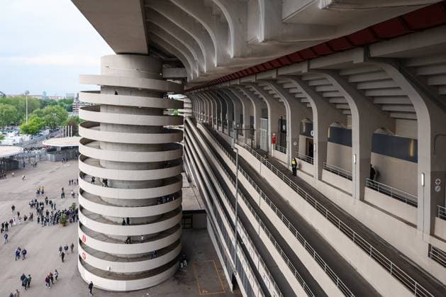San Siro Stadium in Milan, Italy - 23 Apr 2025 A general view outside the San Siro Stadium during Coppa Italia 2024 25 Semi Final 2nd Leg football match between FC Internazionale and AC Milan at San Siro Stadium. Milan Italy Copyright: xFabrizioxCarabellix xSOPAxImagesx 20250423R3FC0001_stadium
