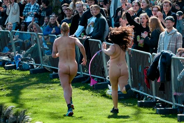 News Themen der Woche KW17 News Bilder des Tages Naked run and sailing race in Aarhus University Park Naked run before the sailing race The Battle for The Golden Creek in Aarhus University Park on Friday, April 25, 2025. (Photo: Mikkel Berg Pedersen Ritzau Scanpix) , Aarhus Denmark *** Naked run and sailing race in Aarhus University Park Naked run before the sailing race The Battle for The Golden Creek in Aarhus University Park on Friday, April 25, 2025 Photo Mikkel Berg Pedersen Ritzau Scanpix , Aarhus Denmark  Copyright: AllexbilledernexerxomfattetxogxbeskyttetxafxophavsretslovenxogxmaaxikkexanvendesxudenxaftalexmedxMikkelxBergxPedersen. MikkelxBergxPedersenx spdk20250425-125628-L