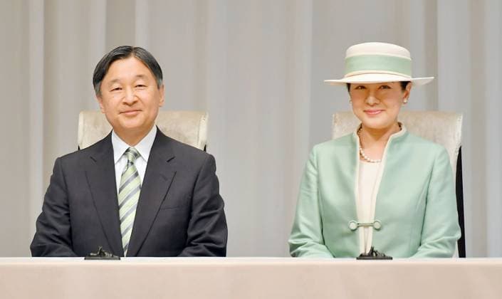 Entertainment Themen der Woche KW17 Entertainment Bilder des Tages Japan s emperor at award ceremony Japan s Emperor Naruhito and Empress Masako attend an award ceremony in Tokyo on April 25, 2025, held for people who have contributed to the promotion of greenery and forestry. (Pool photo)  A14AA0004493236P