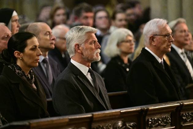 News Themen der Woche KW17 News Bilder des Tages From left Czech Chamber of Deputies Speaker Marketa Pekarova Adamova and Czech President Petr Pavel at the mass for late Pope Francis, who died on April 21 at the age of 88, at the St. Vitus Cathedral in Prague, Czech Republic, April 25, 2025. (CTKxPhoto VitxSimanek) CTKPhotoP2025042507518  CTKPhotoP2025042507518